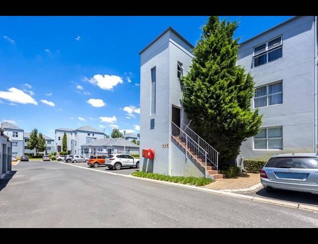 2 BEDROOM PROPERTY TO RENT IN VREDEKLOOF EAST